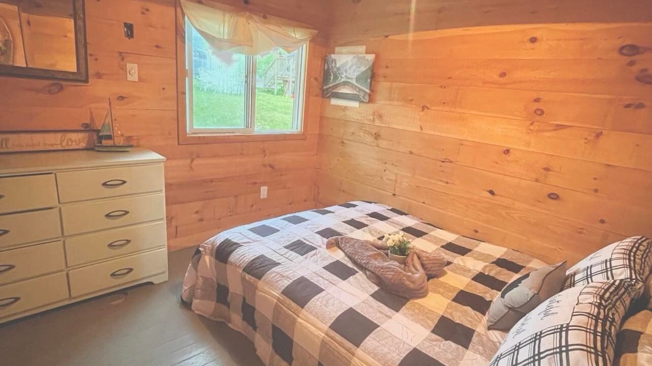 Photo of Bedroom in Muskoka Lakes
