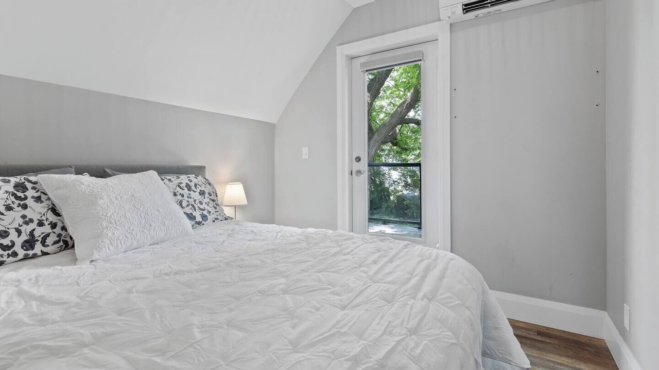 Photo of Bedroom in Mount Hope Huron Park