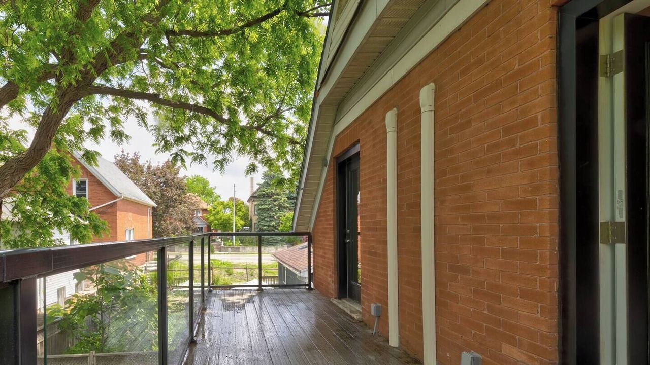 Photo of Patio Balcony in Mount Hope Huron Park