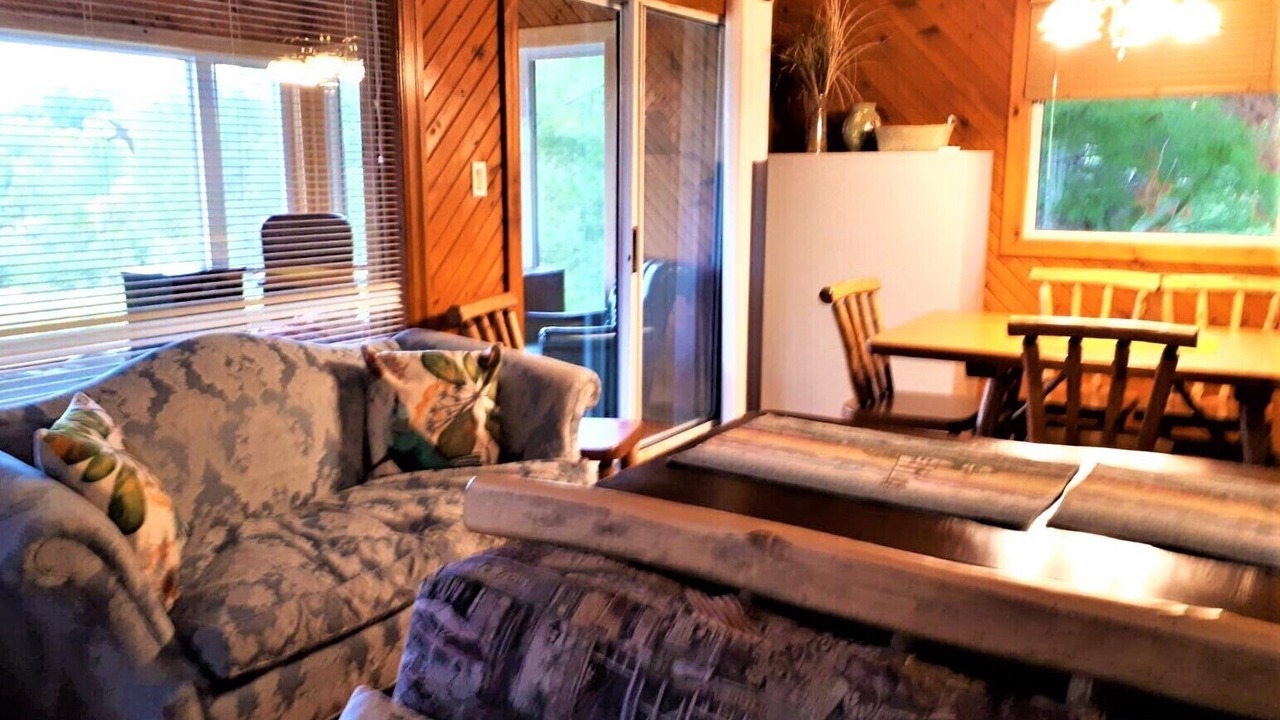 Photo of Livingroom in Lake of Bays