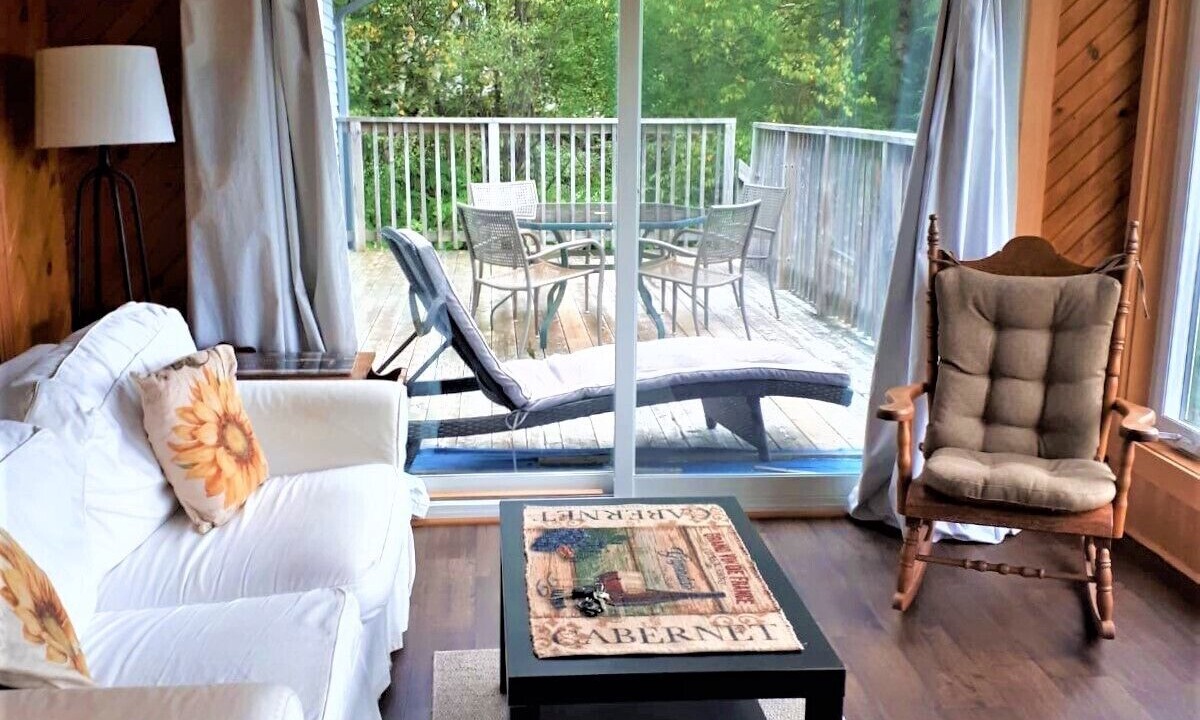 Photo of Livingroom in Lake of Bays