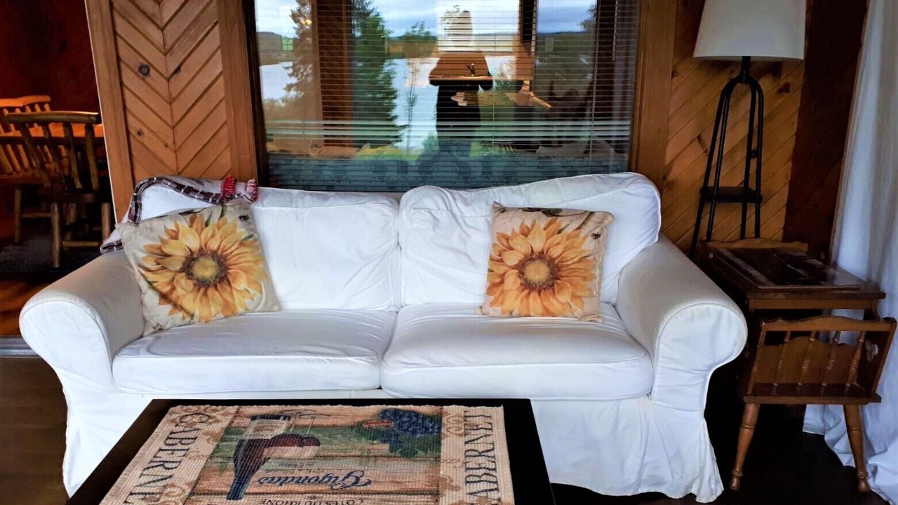 Photo of Livingroom in Lake of Bays