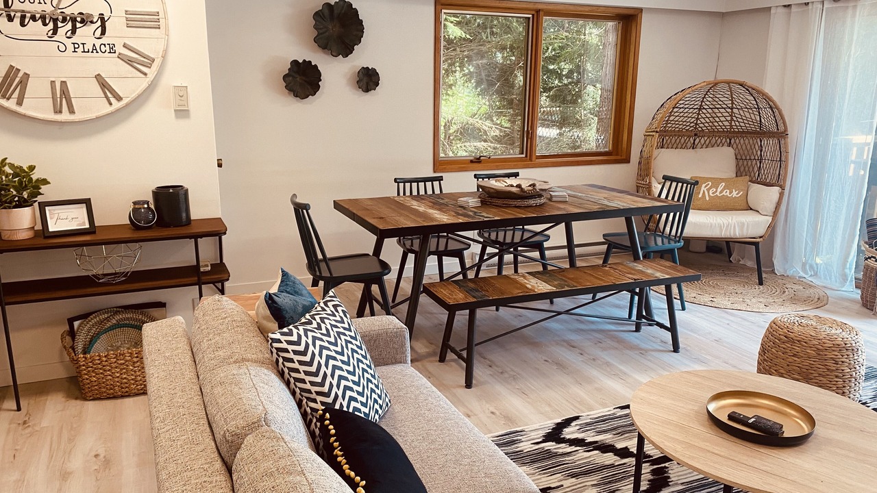 Photo of Livingroom in Halfmoon Bay