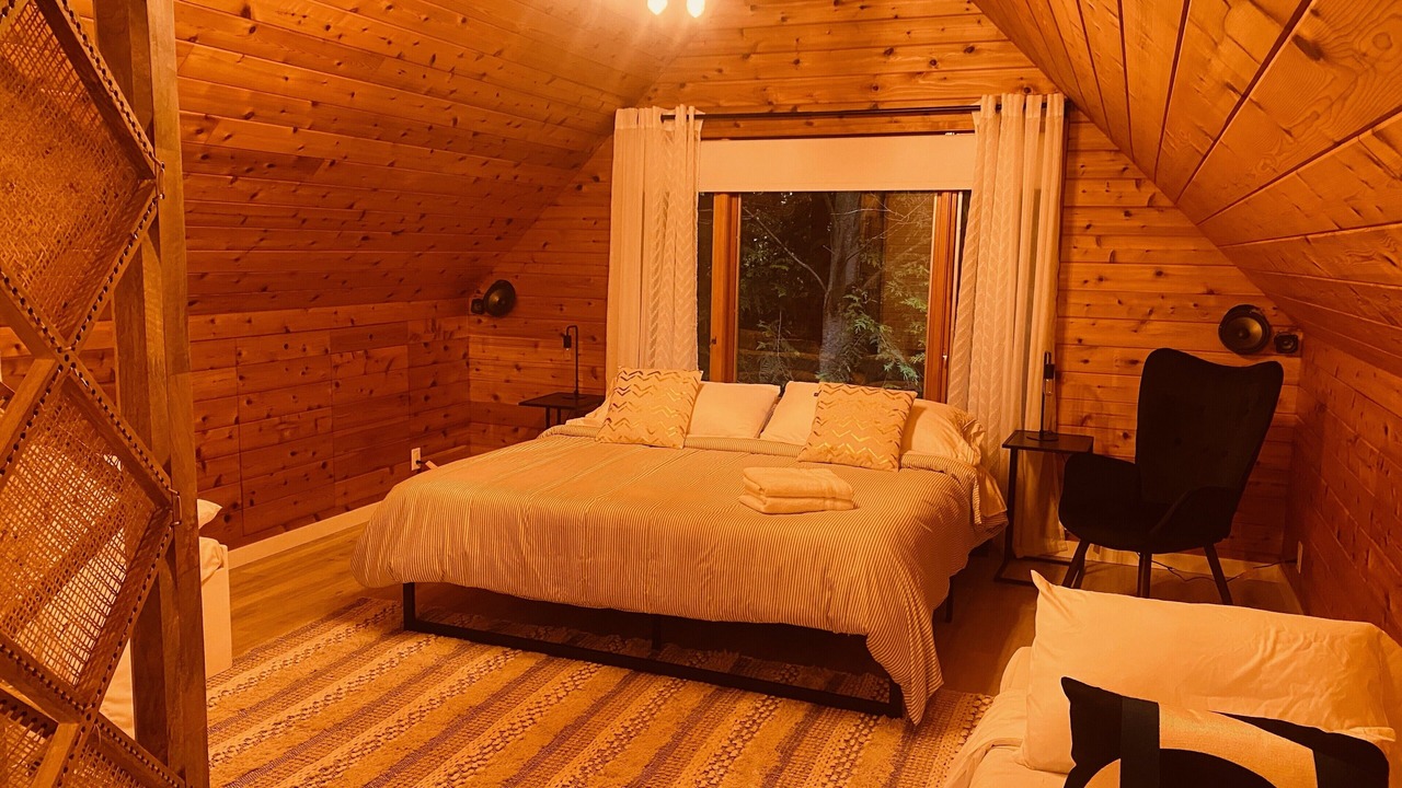 Photo of Bedroom in Halfmoon Bay