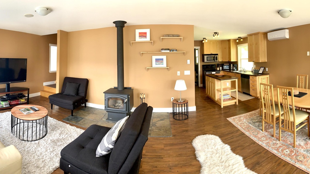 Photo of Livingroom in Anglemont