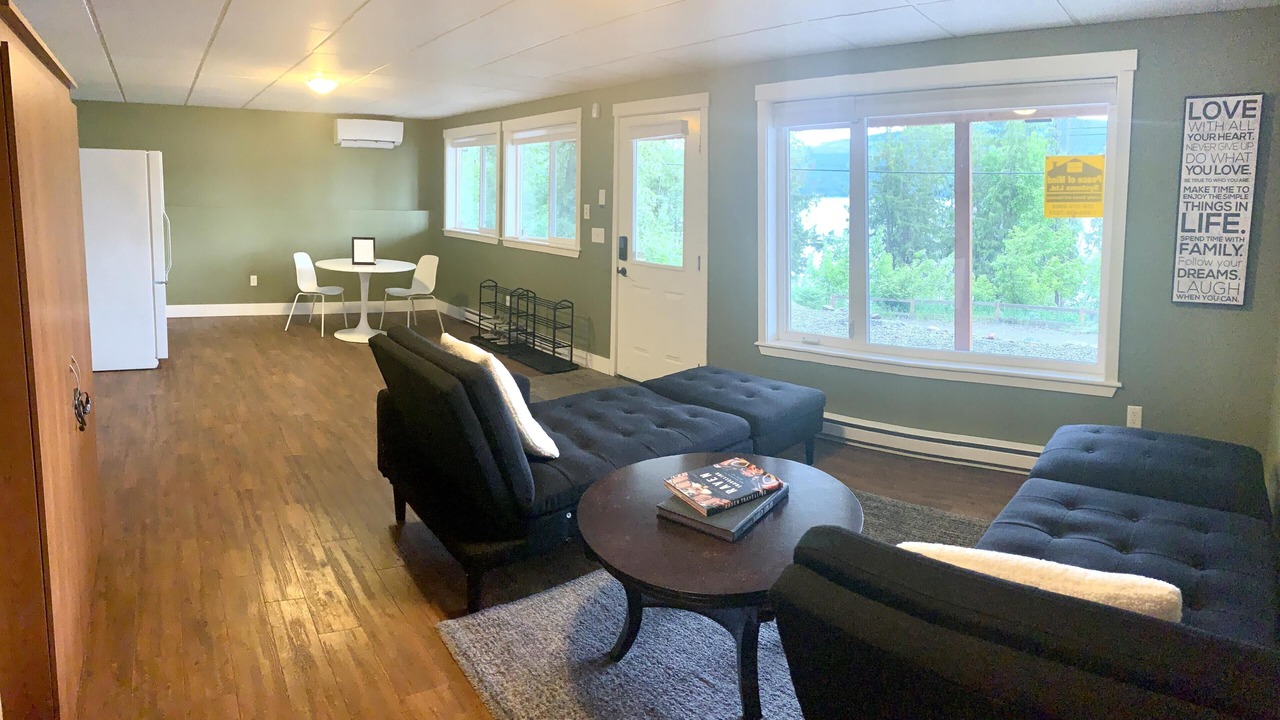 Photo of Livingroom in Anglemont