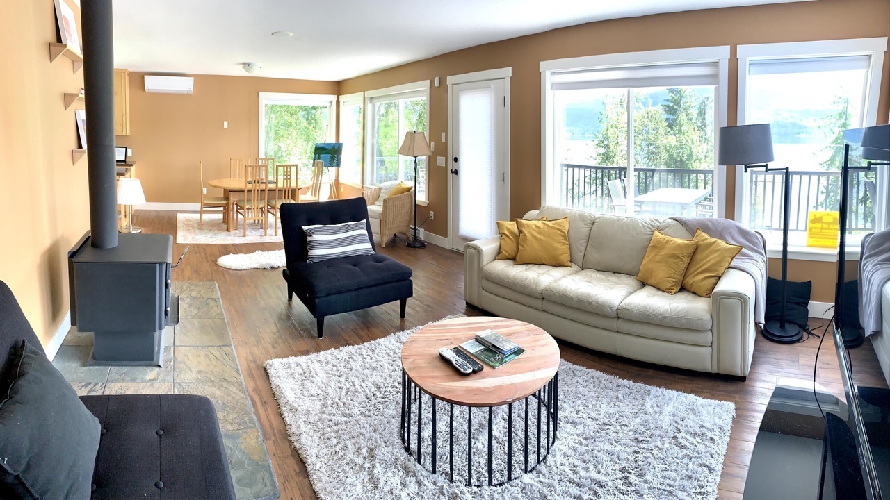 Photo of Livingroom in Anglemont