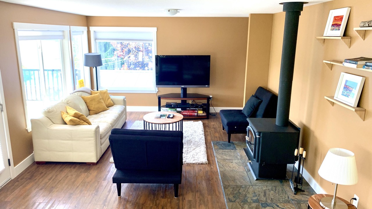 Photo of Livingroom in Anglemont