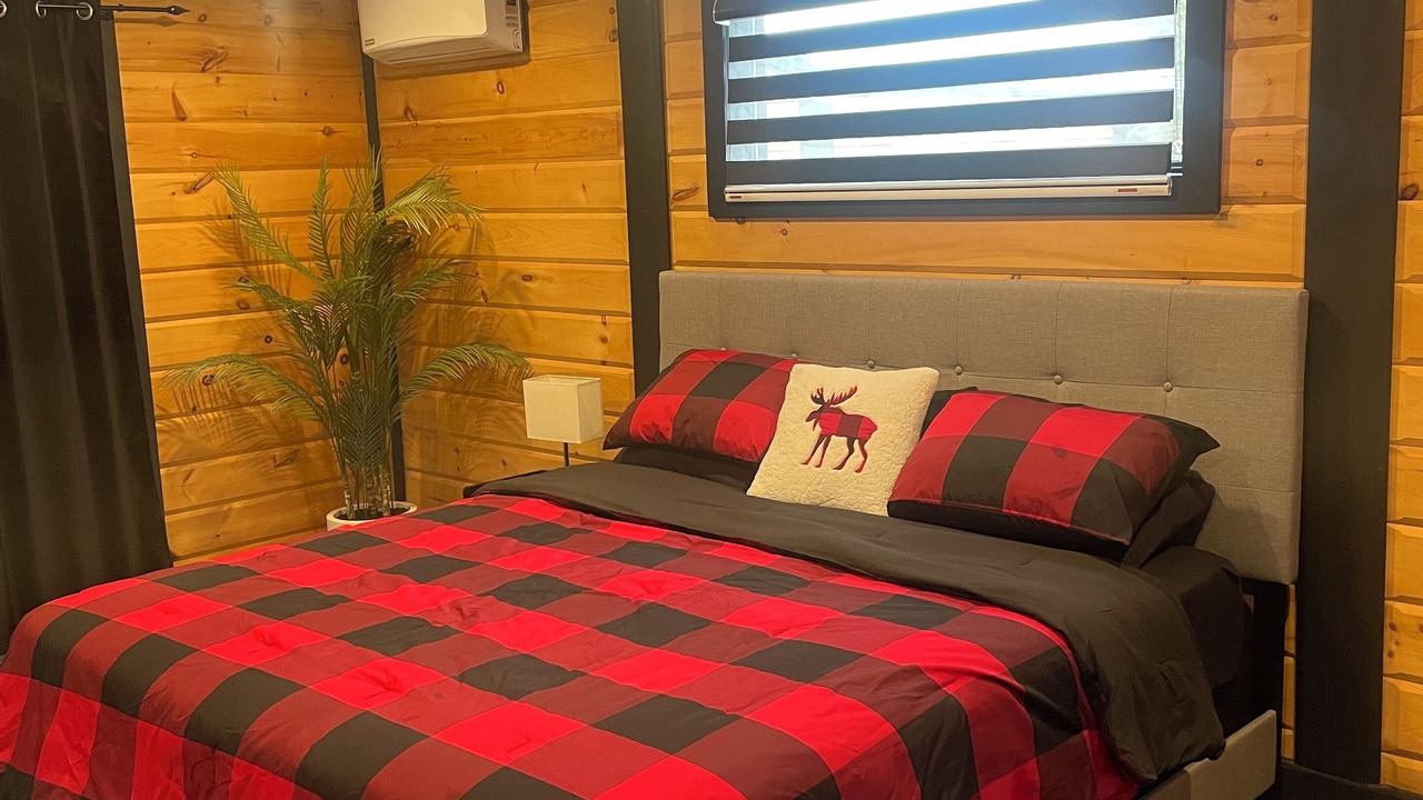 Photo of Bedroom in Les Collines-de-l'Outaouais Regional County Municipality