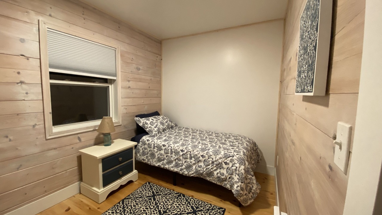 Photo of Bedroom in Lakeside
