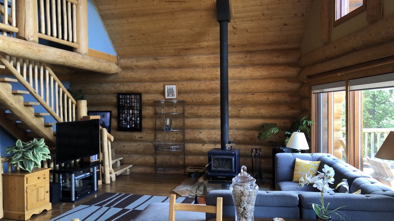 Photo of Livingroom in Logan Lake