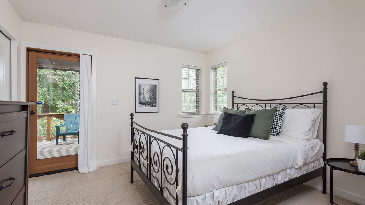 Photo of Bedroom in Lindell Beach