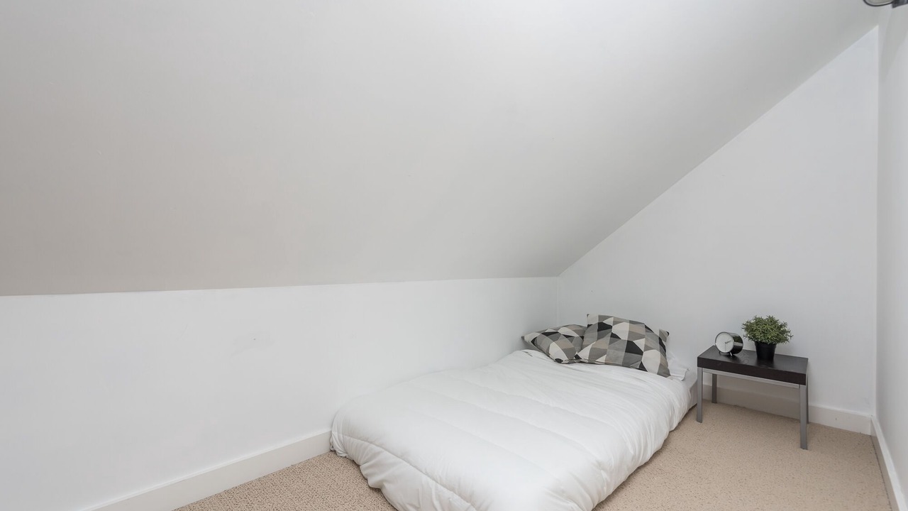 Photo of Bedroom in Lindell Beach