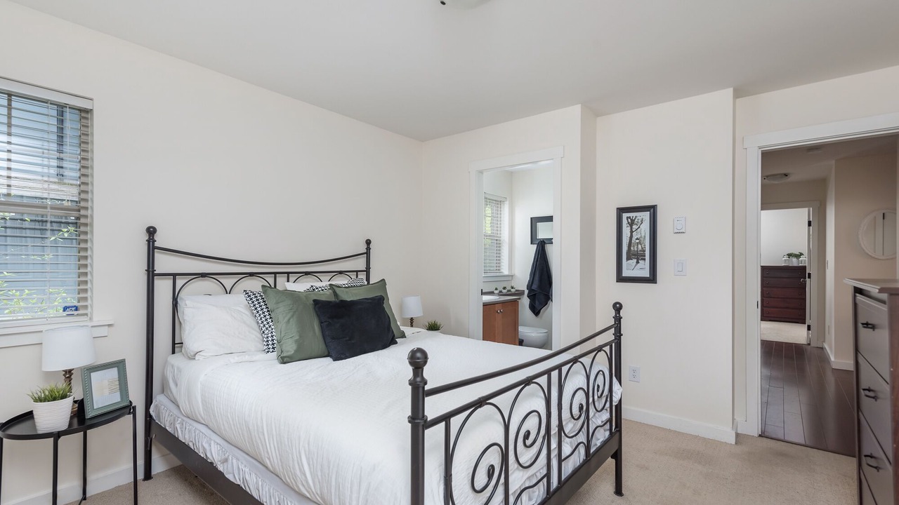Photo of Bedroom in Lindell Beach