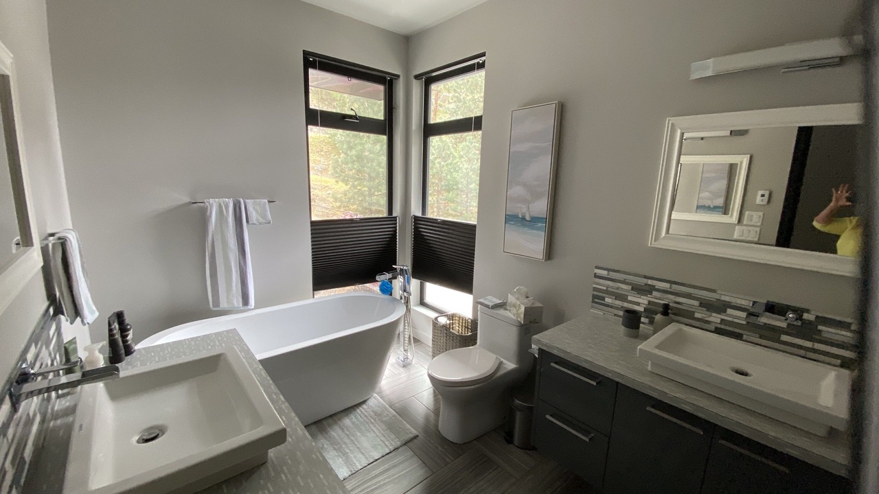 Photo of Bathroom in Okanagan-Similkameen