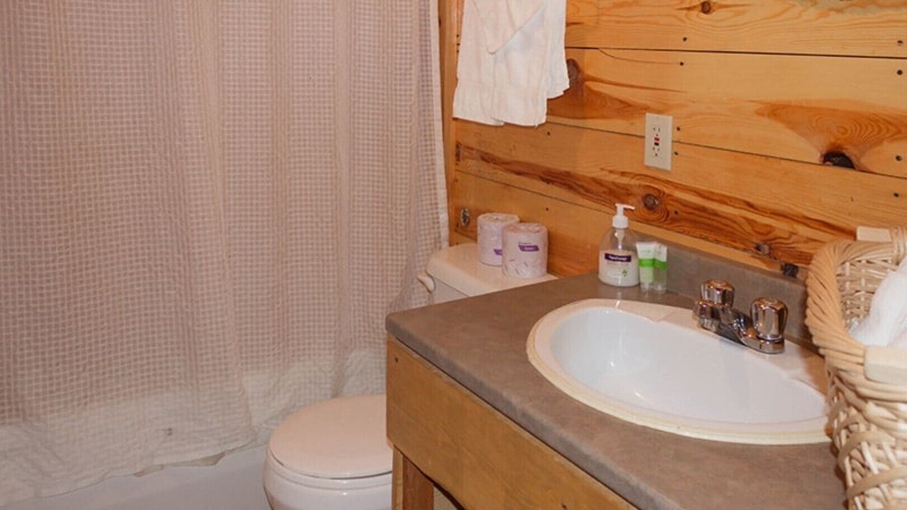 Photo of Bathroom in Papineau-Cameron