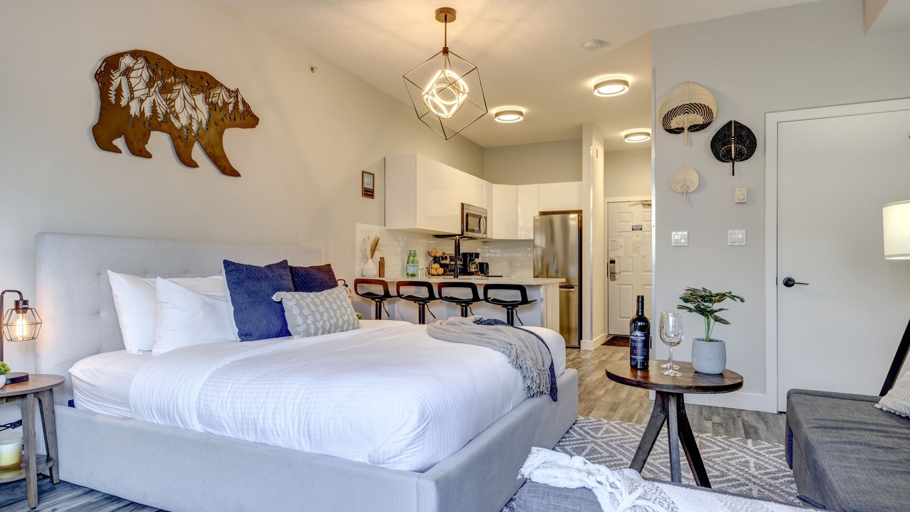 Photo of Bedroom in Whistler Cay Estates