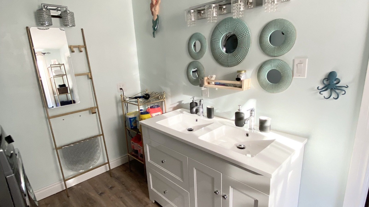 Photo of Bathroom in Niagara Falls