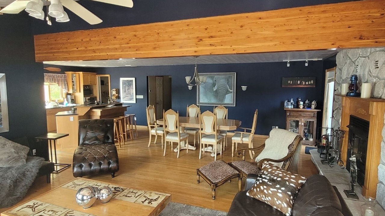 Photo of Livingroom in Unorganized Centre Parry Sound