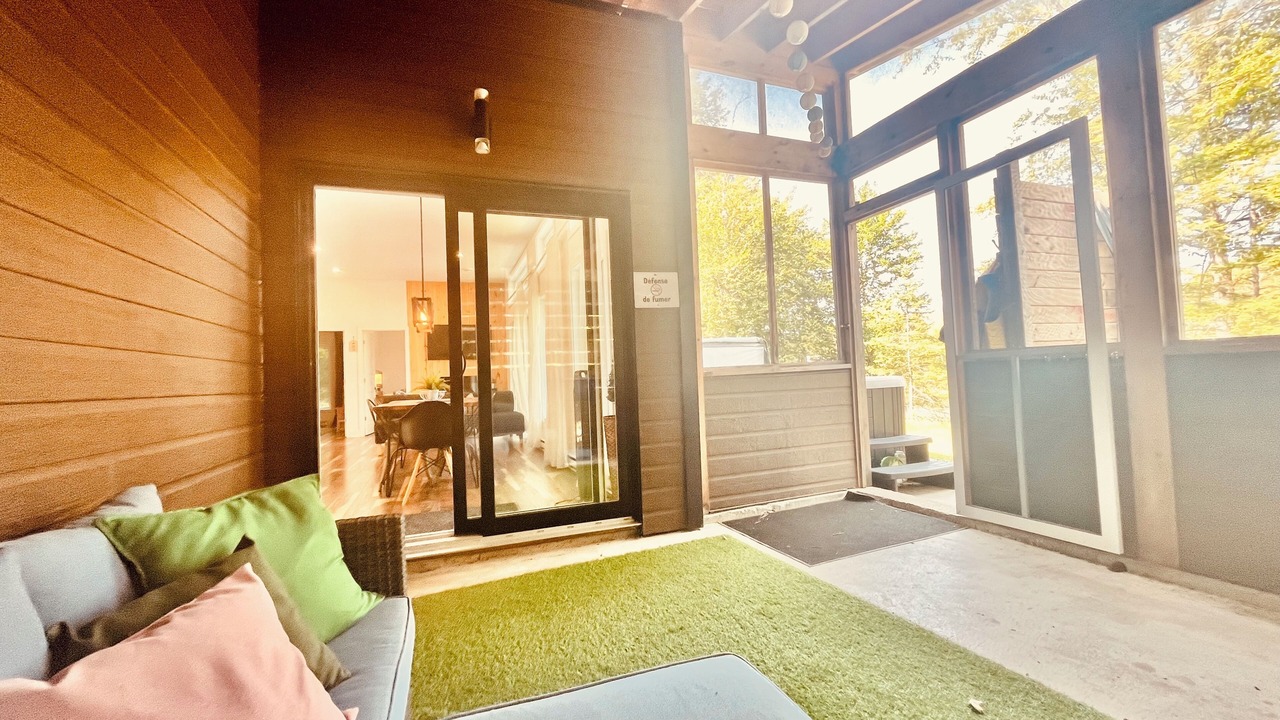 Photo of Livingroom in Chertsey