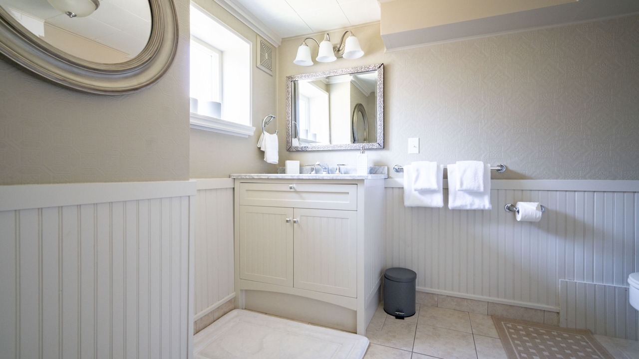Photo of Bathroom in West Vancouver