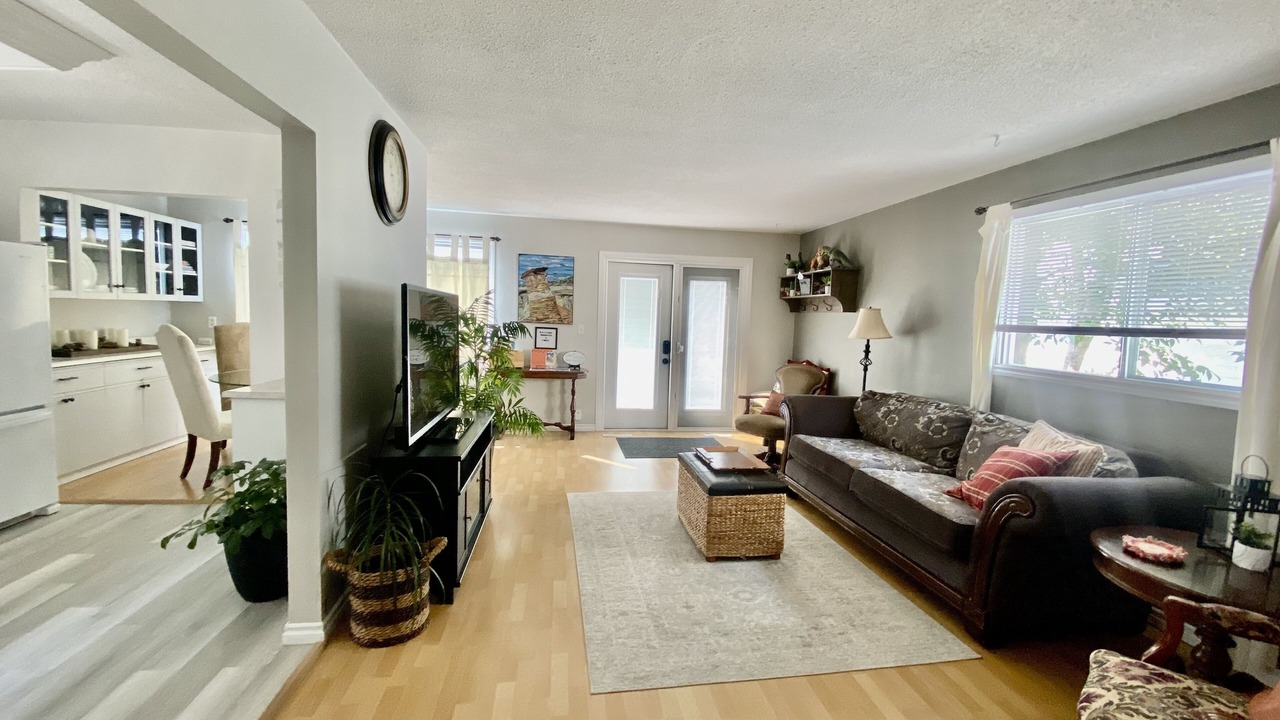 Photo of Livingroom in Drumheller