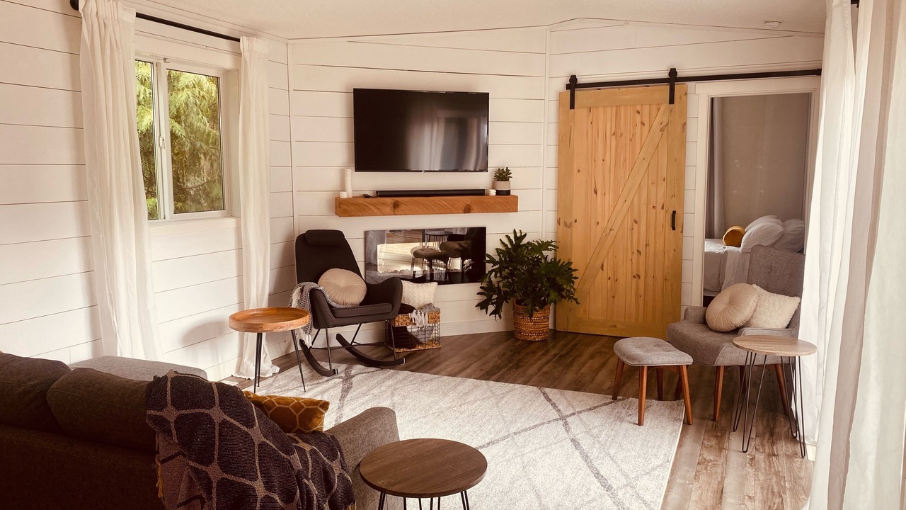 Photo of Livingroom in West Sechelt