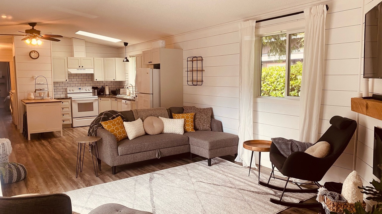 Photo of Livingroom in West Sechelt