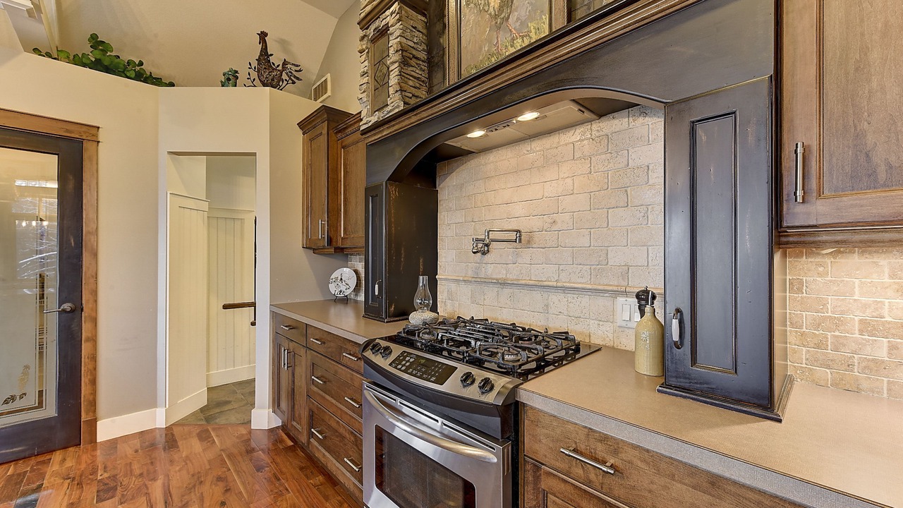 Photo of Kitchen in West Kelowna Estates