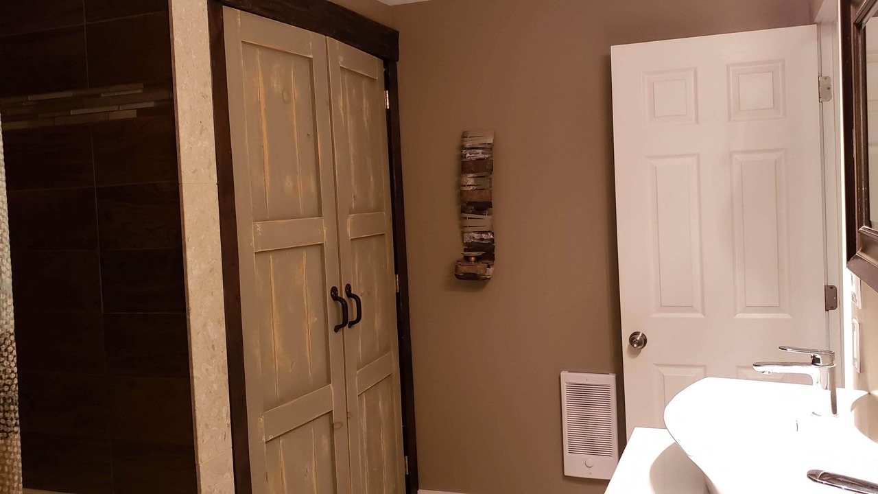 Photo of Bathroom in Utterson