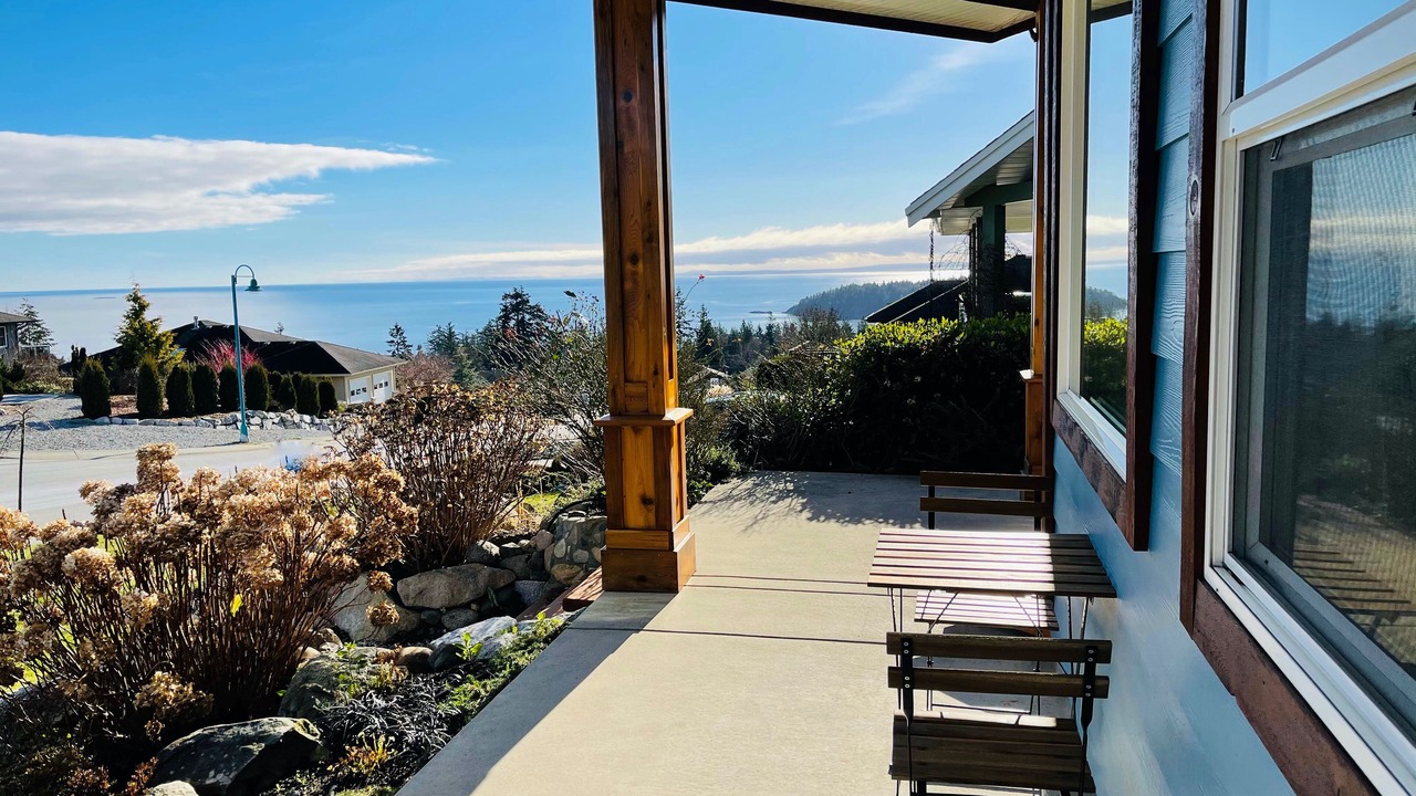 Photo of Patio Balcony in West Sechelt