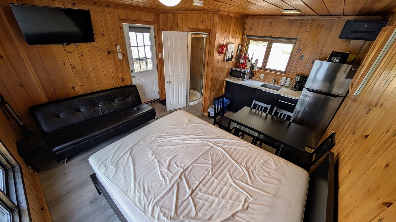 Photo of Bedroom in Algonquin Highlands