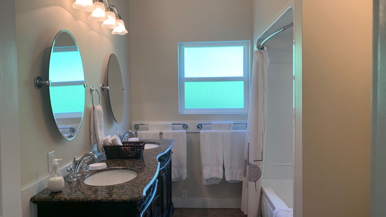 Photo of Bathroom in Okanagan-Similkameen