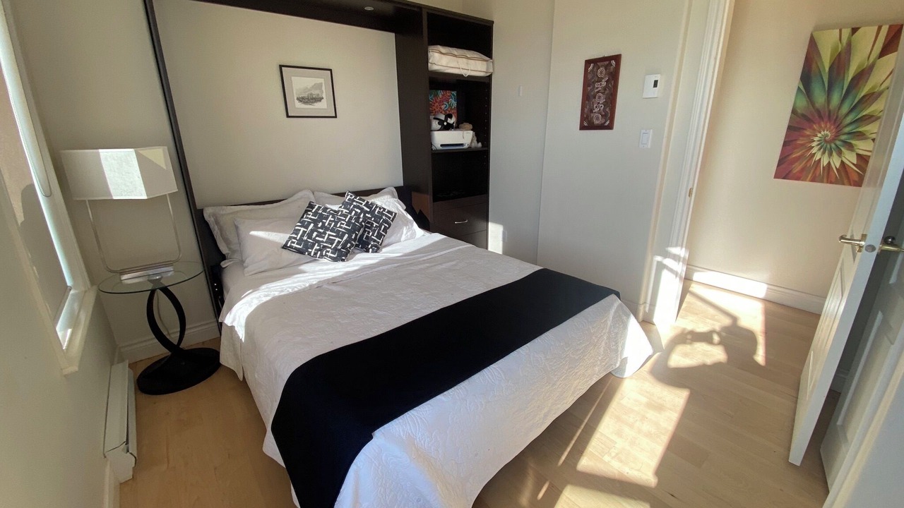 Photo of Bedroom in James Bay