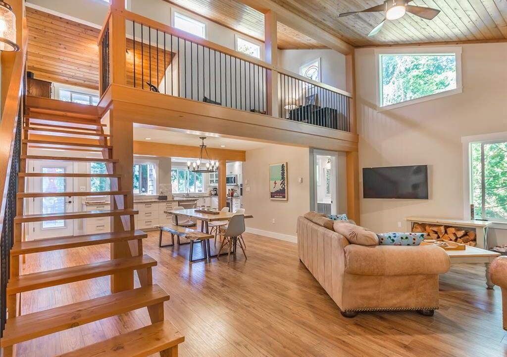 Photo of Livingroom in Sproat Lake