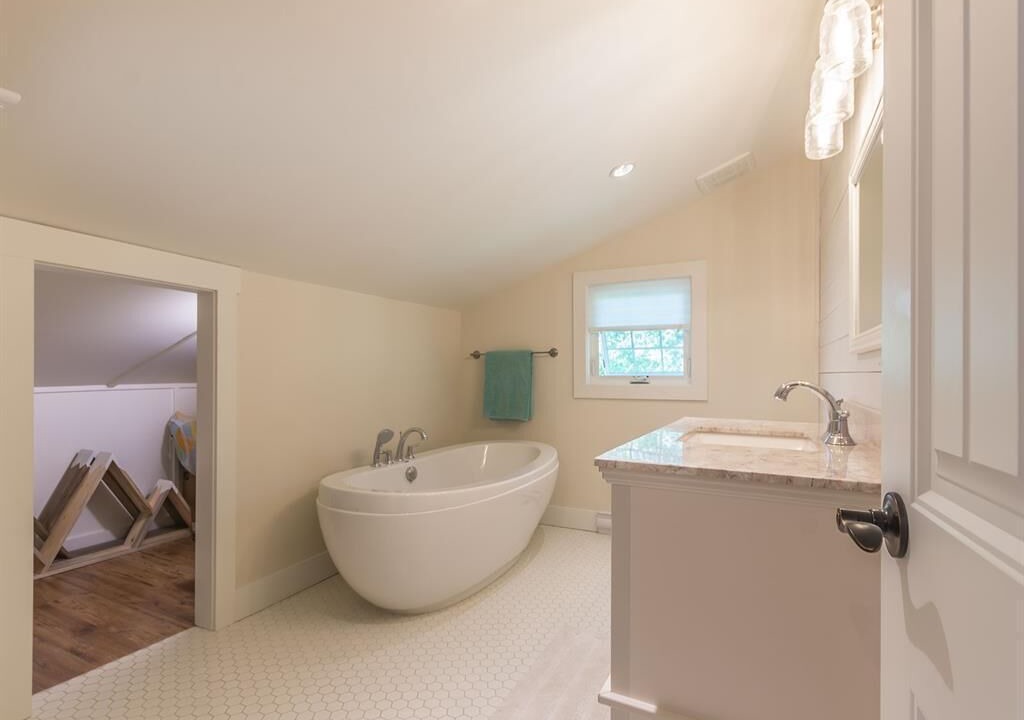 Photo of Bathroom in Sproat Lake