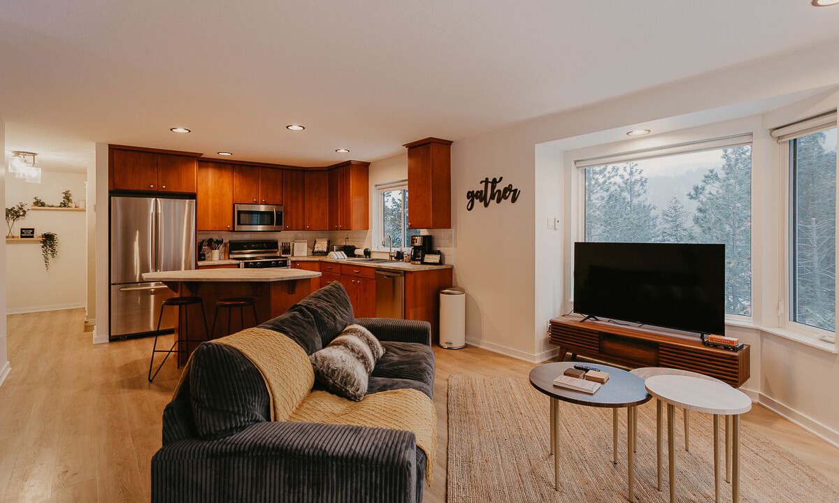Photo of Livingroom in West Kelowna Estates