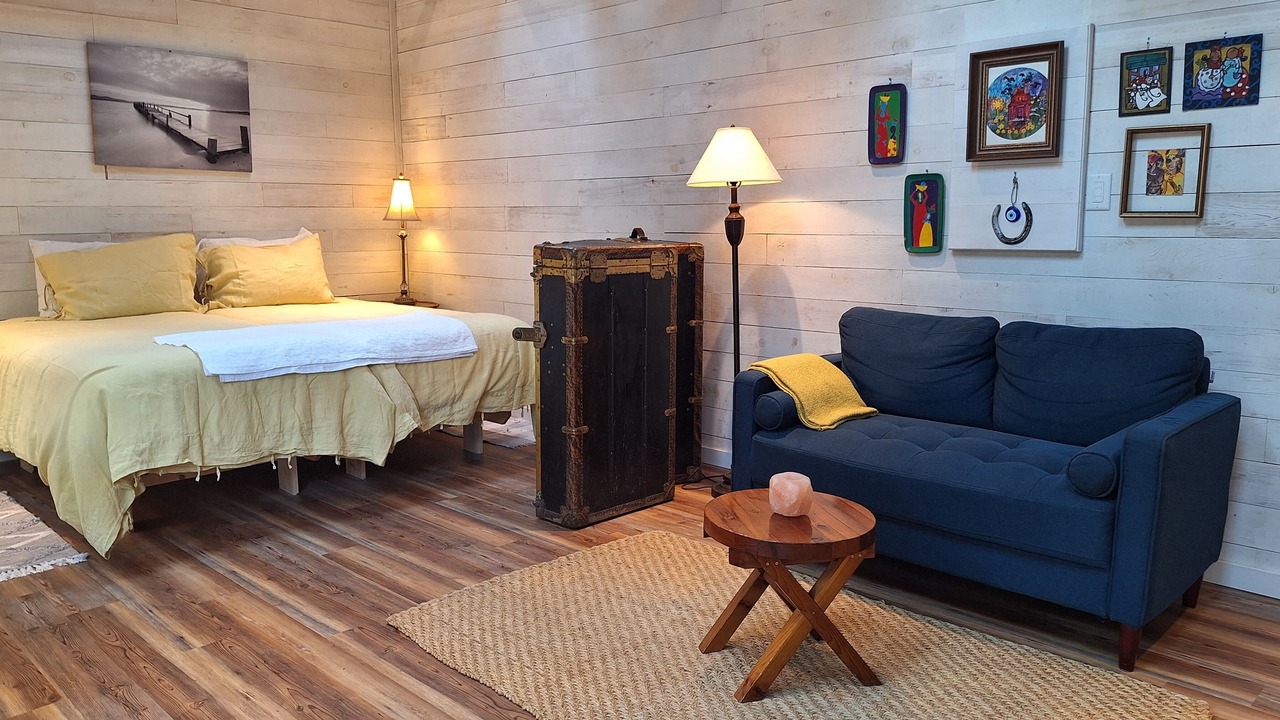 Photo of Bedroom in Gulf Islands