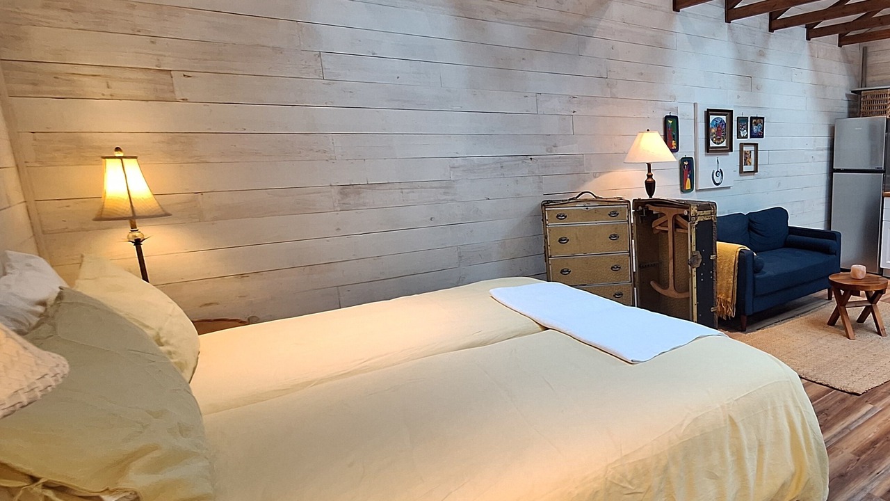 Photo of Bedroom in Gulf Islands