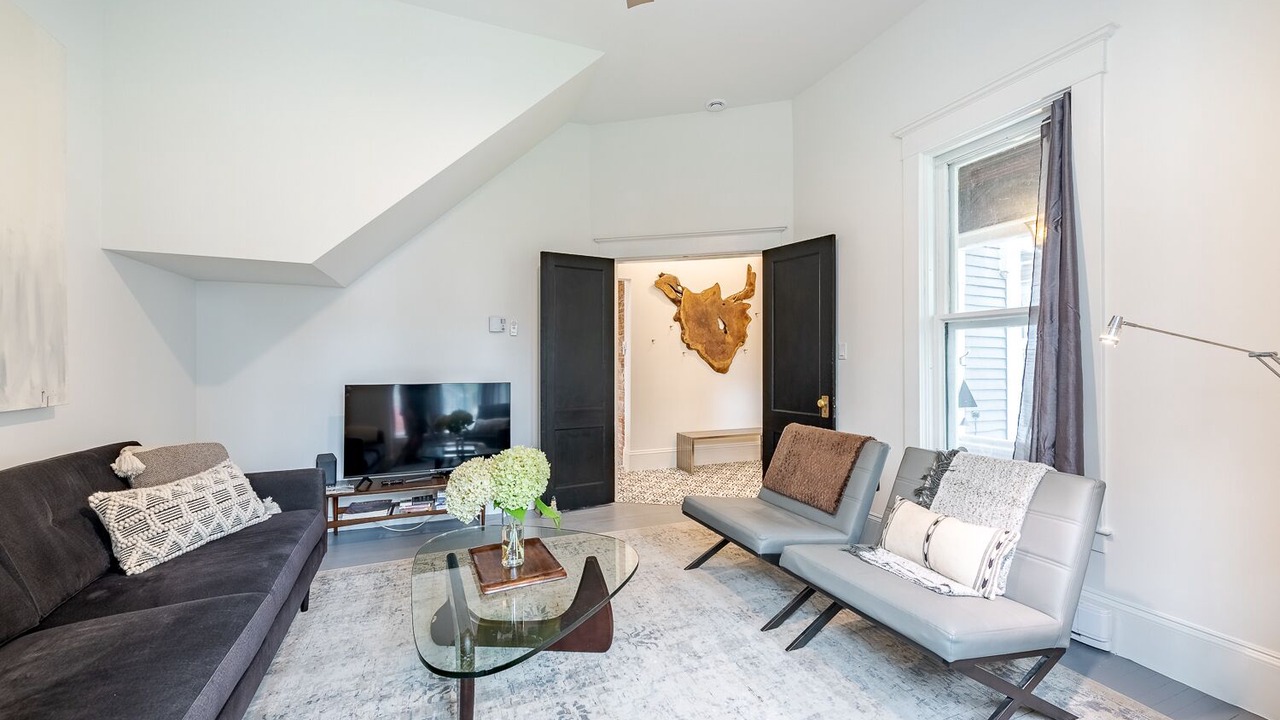Photo of Livingroom in Downtown