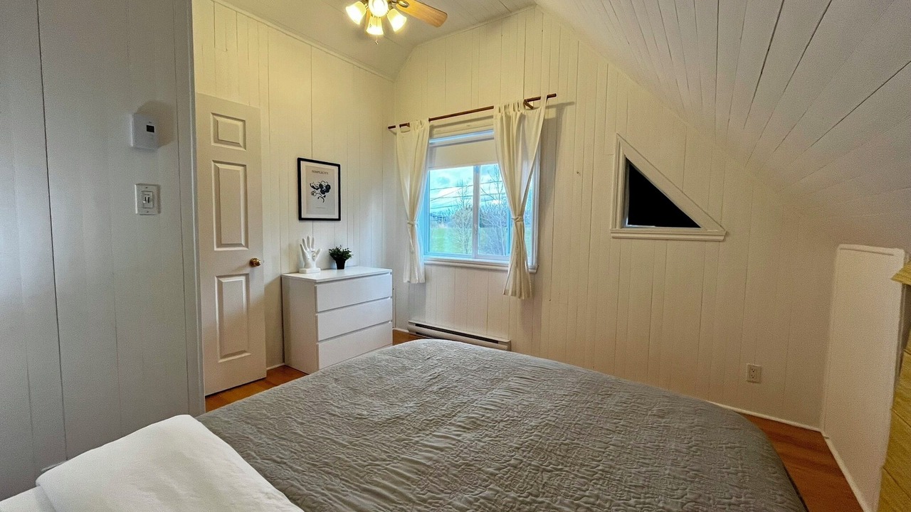 Photo of Bedroom in Saint-Francois-Xavier-de-Brompton