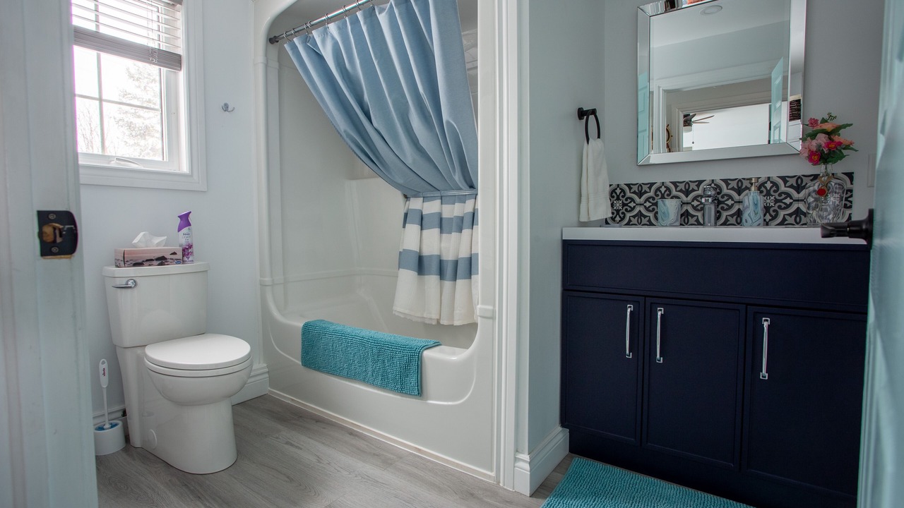 Photo of Bathroom in Green Gables