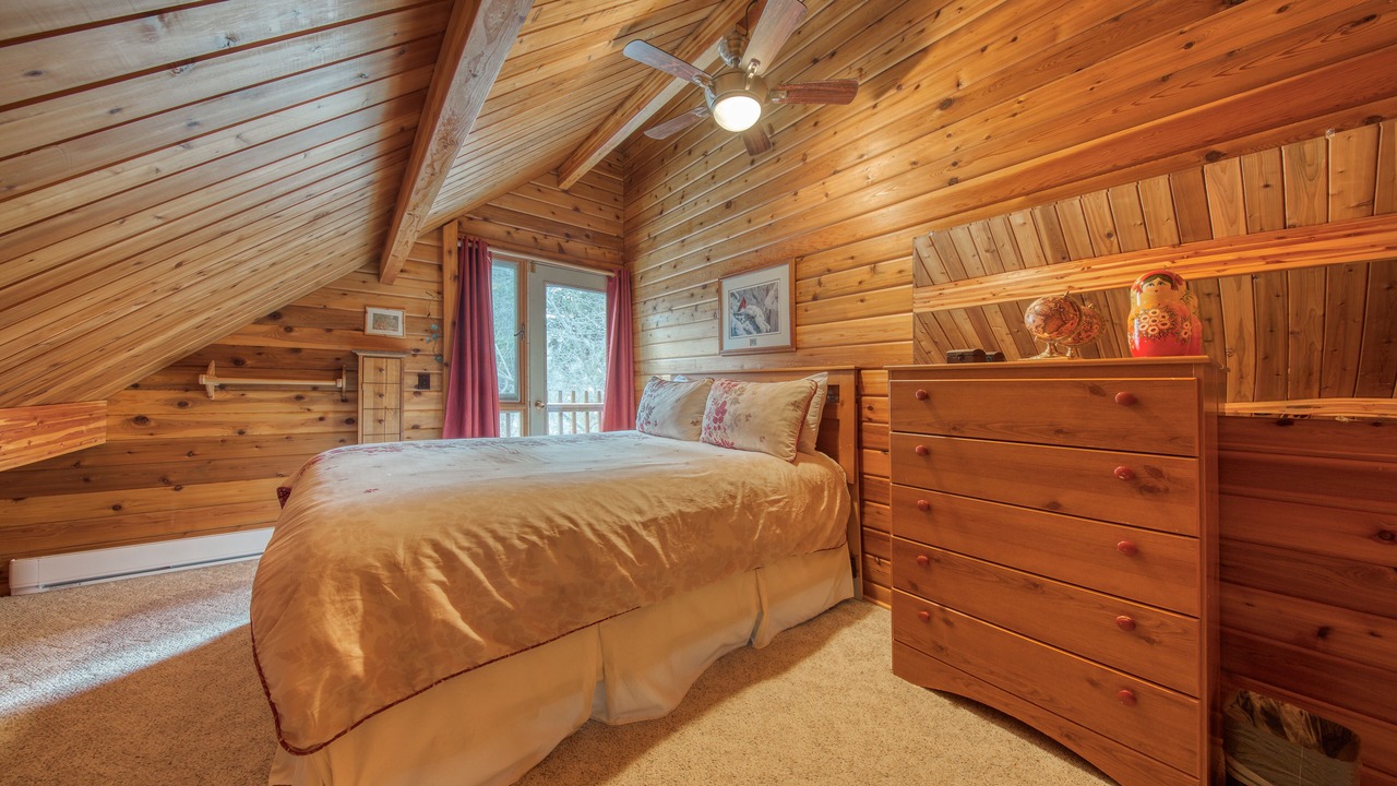 Photo of Bedroom in East Kootenay