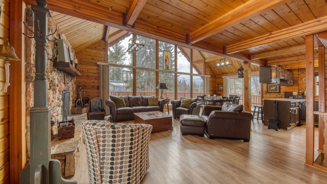Photo of Livingroom in East Kootenay