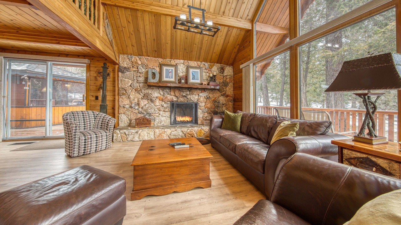 Photo of Livingroom in East Kootenay