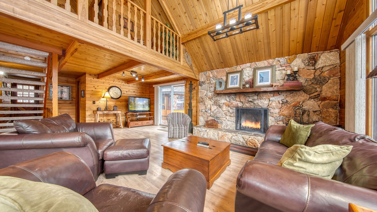 Photo of Livingroom in East Kootenay