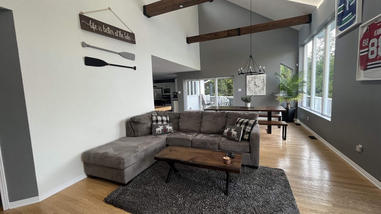 Photo of Livingroom in Val-des-Monts