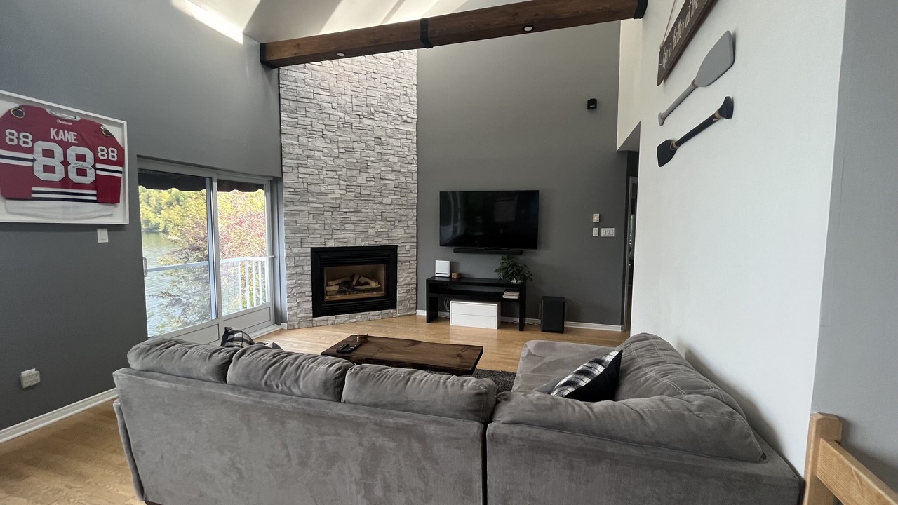 Photo of Livingroom in Val-des-Monts