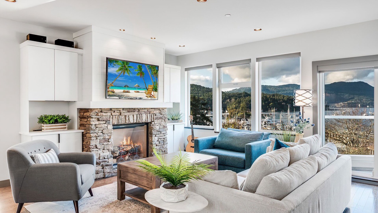 Photo of Livingroom in Brentwood Bay
