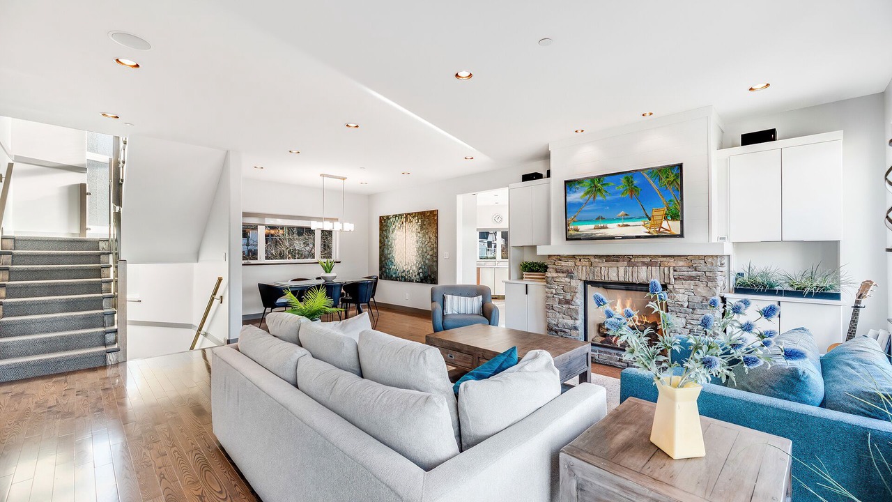 Photo of Livingroom in Brentwood Bay
